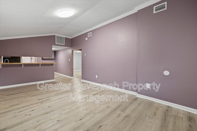 Building Photo - 705 W 47th St
