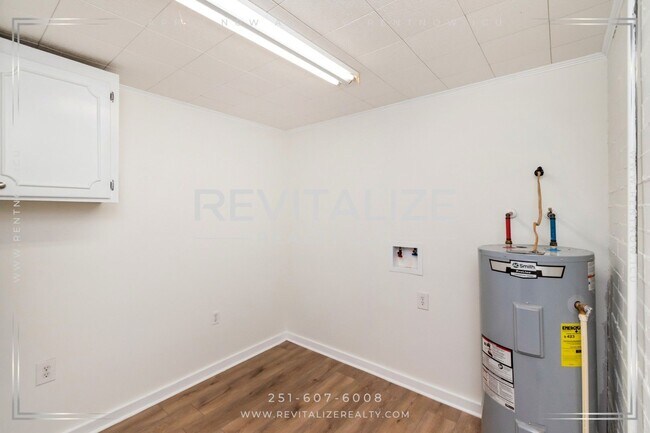 Building Photo - James Street Duplex