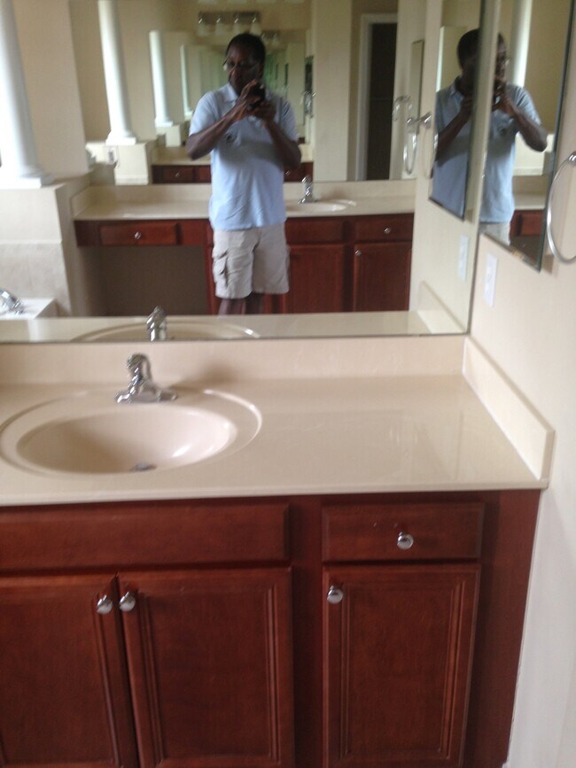 Building Photo - 5590 53rd Ave