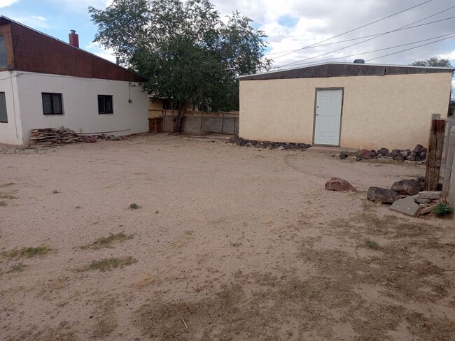 Building Photo - **4 Bedroom 2 Bath Home Located in Northea...