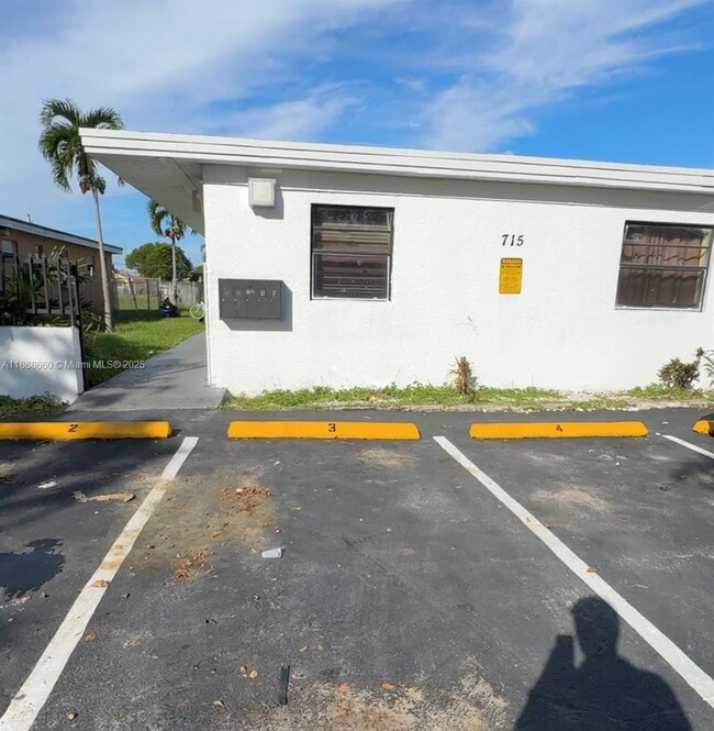 Building Photo - 715 NW 7th Ave