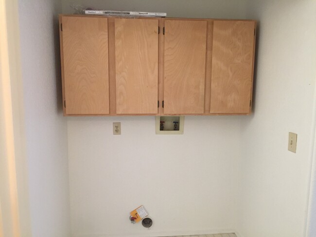 Building Photo - Cute & Private End Unit 3+2.5 Light & Brig...