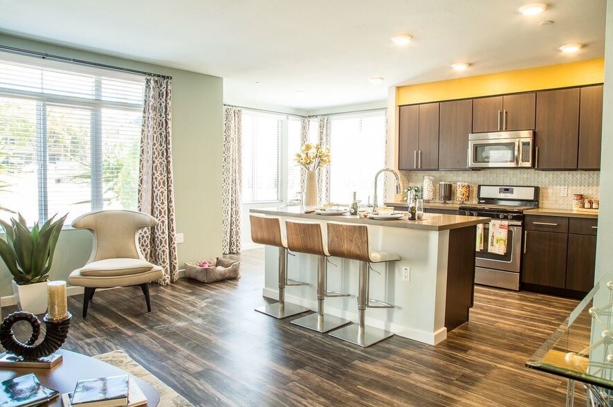 Dylan Point Loma 2930 Barnard St San Diego CA 92110 Apartment Finder