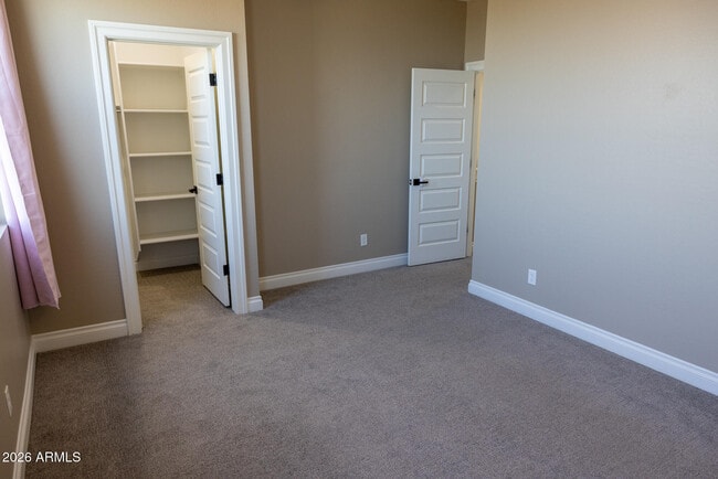 Building Photo - 2462 E Lovebird Ln