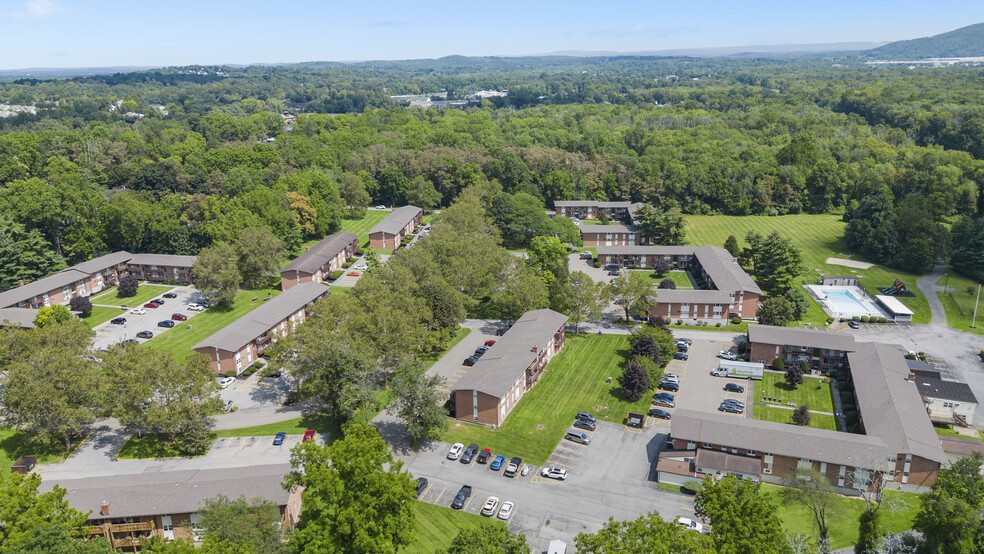 Building Photo - Mountainview Garden Apartments