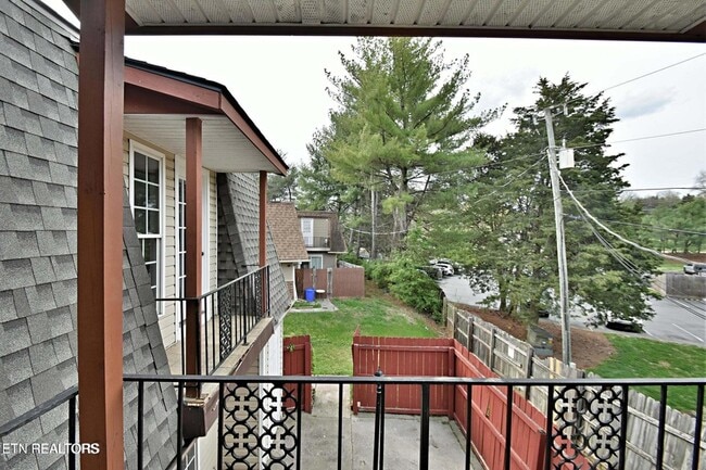 Building Photo - 9111 Woodpark Ln NW