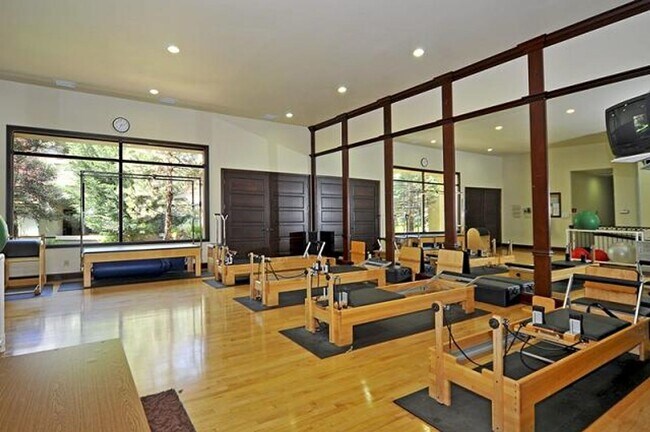 Building Photo - South Reno Tanamera Two Bedroom Upstairs Condo