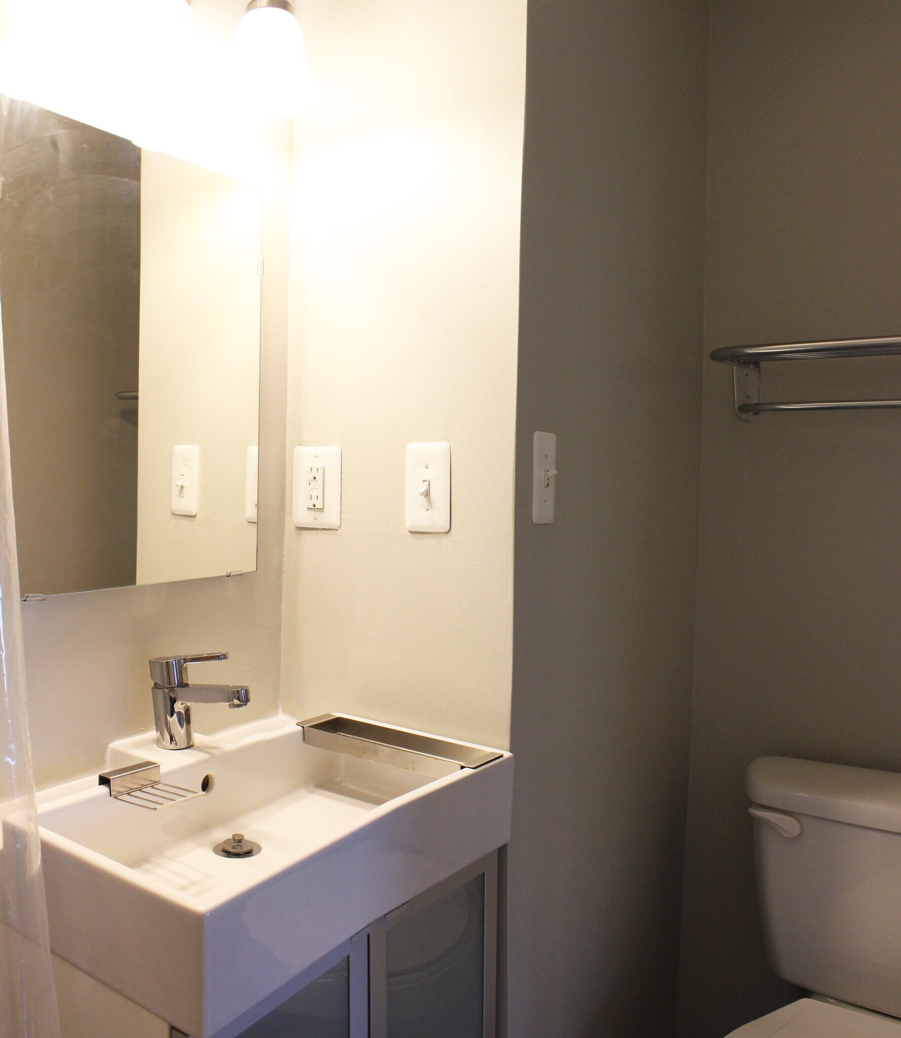 Upstairs Master Bedroom w/ attached bath - 416 E Gittings St.