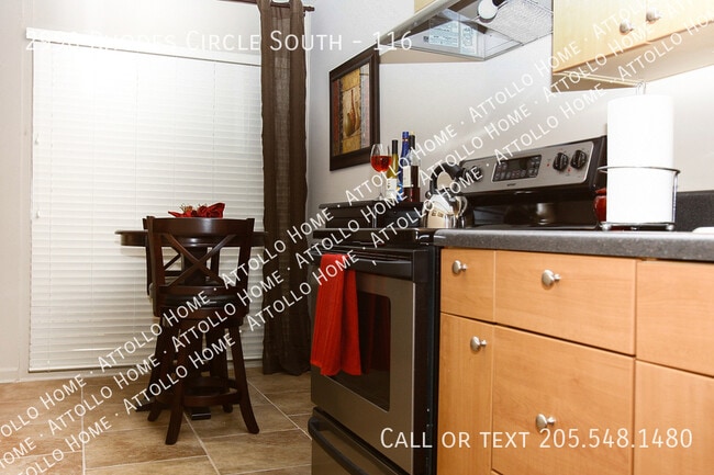 Building Photo - 2990 Rhodes Cir S
