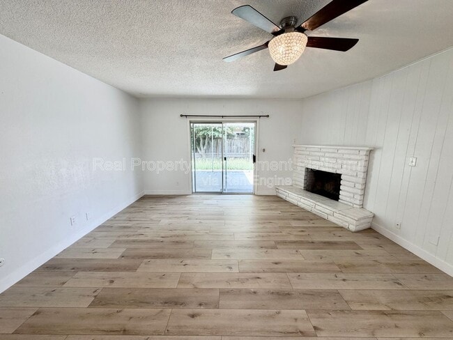 Building Photo - 5694 N 9th St