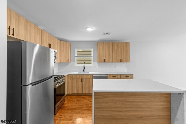 Building Photo - 19 Shaw Ave