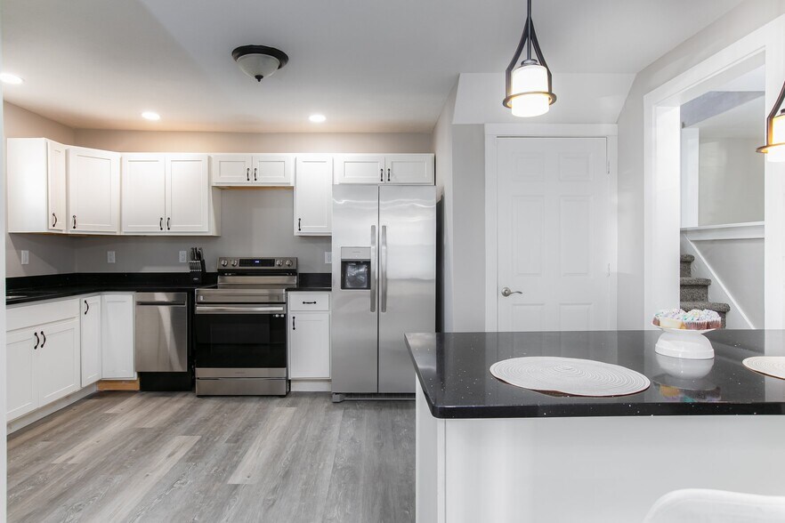 Building Photo - 1250 Portage Ave