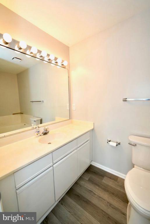 Building Photo - 5630 Ringwood Dr