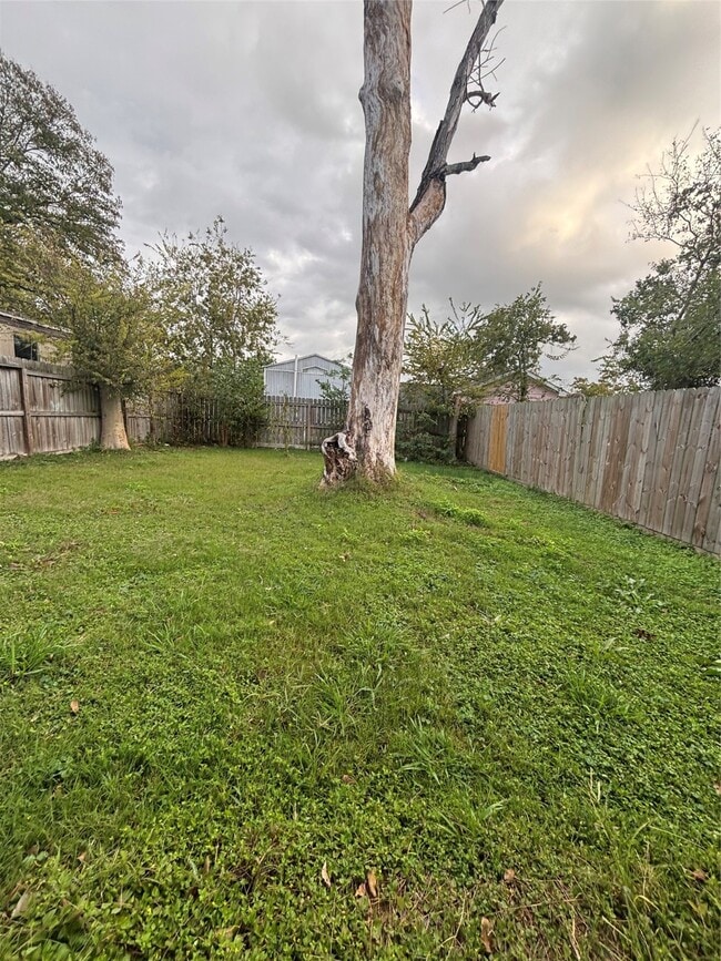 Building Photo - 1208 Pine St