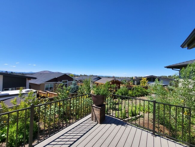 Building Photo - 4581 SW Zenith Point Ct