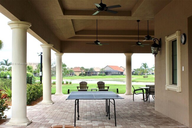 Building Photo - 620 SE Monet Dr
