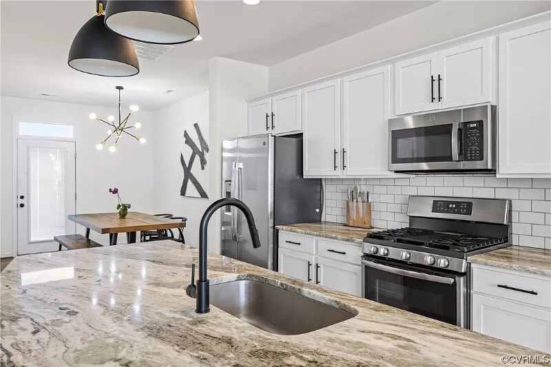 Building Photo - 227 Hanging Fern Alley