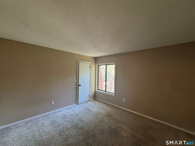 Building Photo - 95 Woodsedge Dr