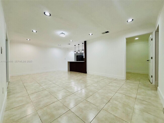 Building Photo - 8561 Claridge Dr