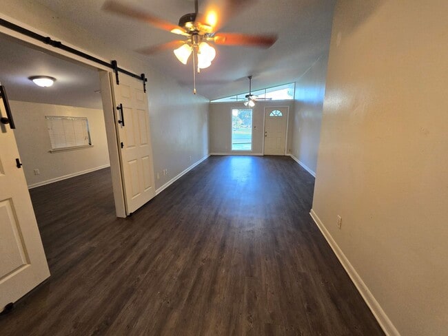 Building Photo - 3 bedroom 1.5 bathroom--Shady Grove Neighb...