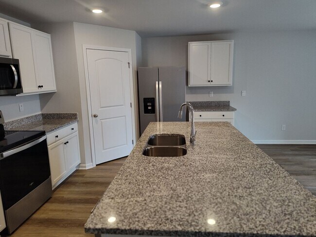 Building Photo - 1514 HERTIAGE CIRCLE SE CULLMAN AL 35055