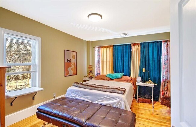 Building Photo - 220 Carpenter St