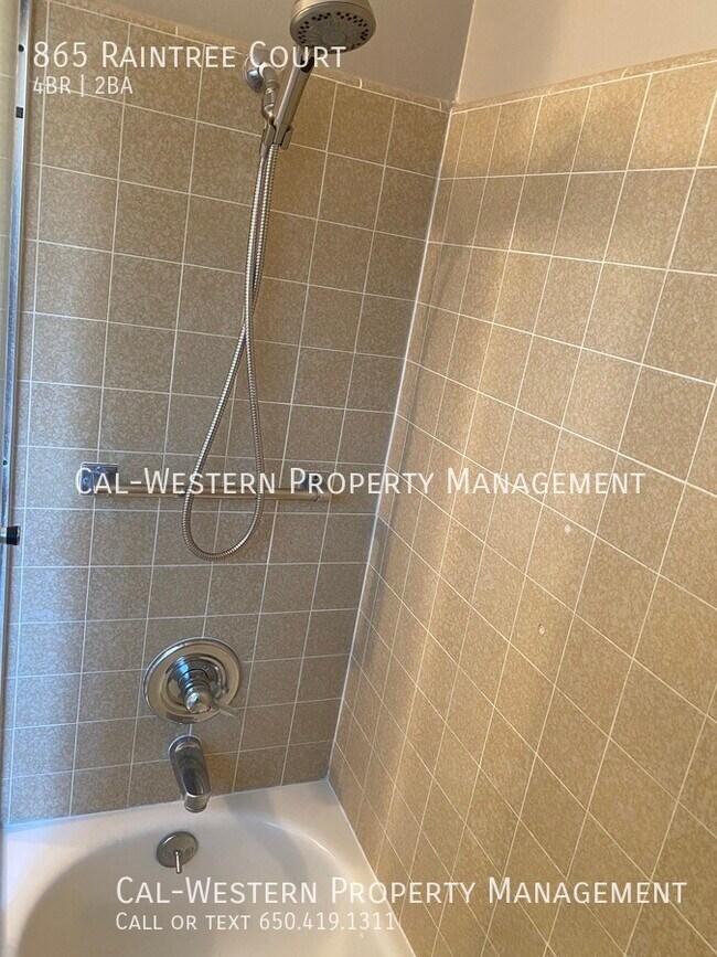 Building Photo - 865 Raintree Ct