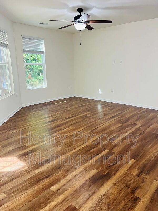 Building Photo - 1018 Brightskies St