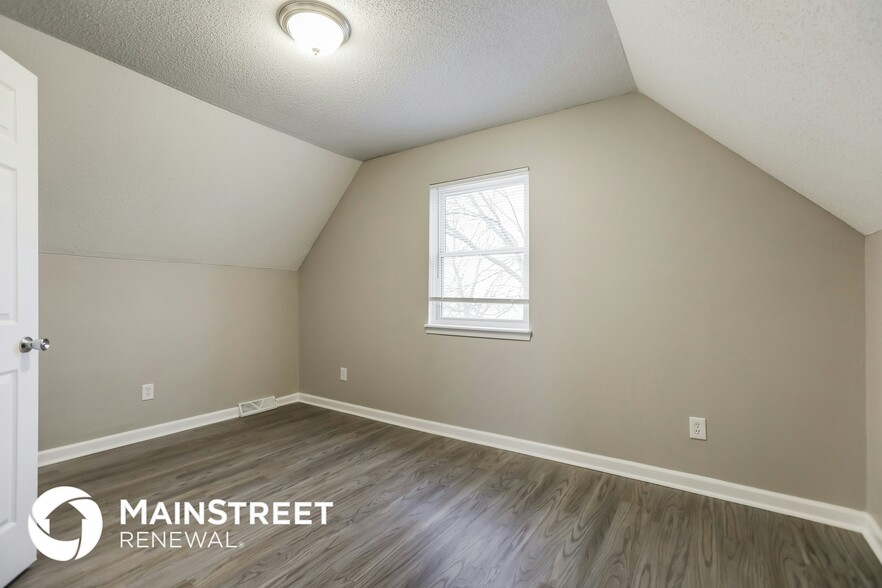 Building Photo - 11520 N Walnut St