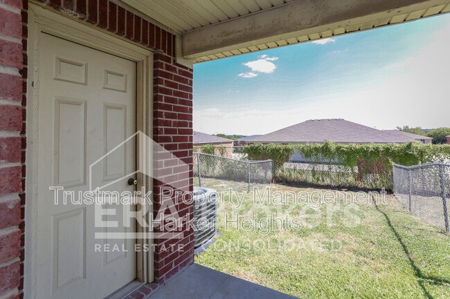 Building Photo - 707 S Amy Ln