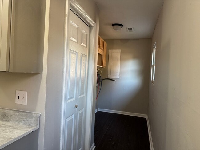 Building Photo - Cozy rural home