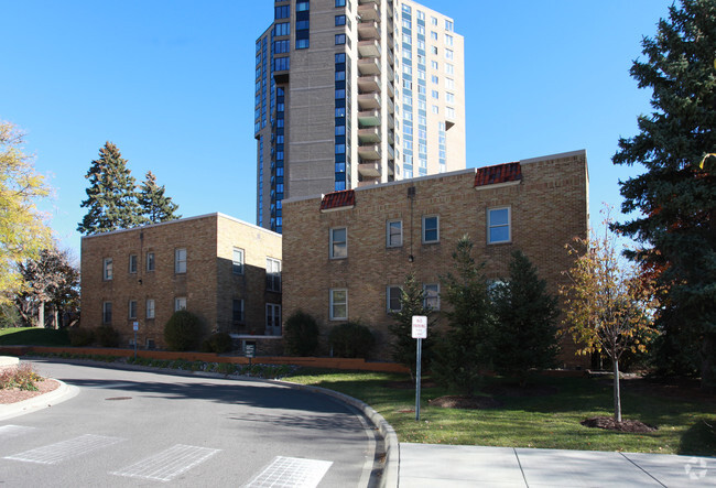 Building Photo - Lakeshore Arms Apartments