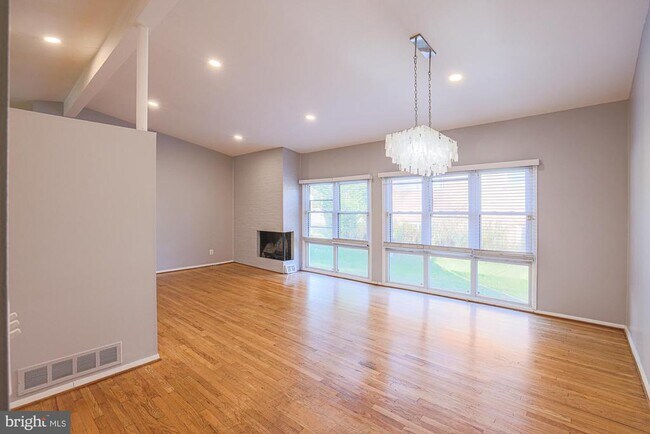 Building Photo - 2421 Lightfoot Dr