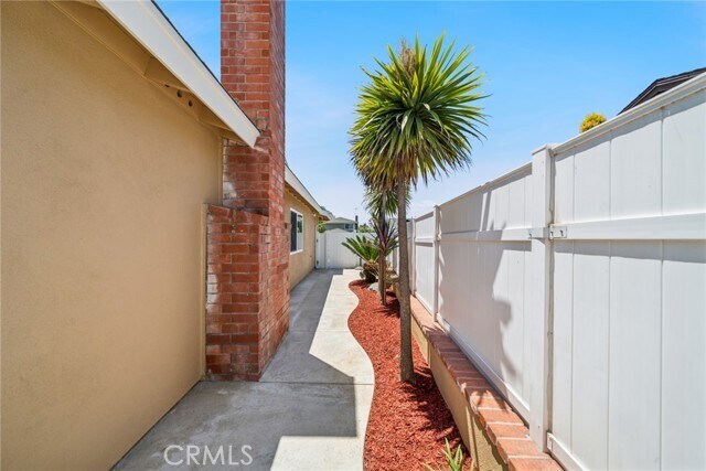 Building Photo - 25101 Northrup Dr