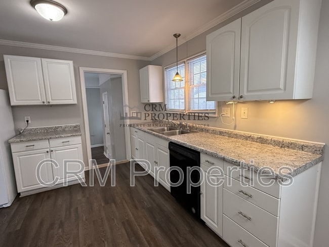 Building Photo - 513 James Dr