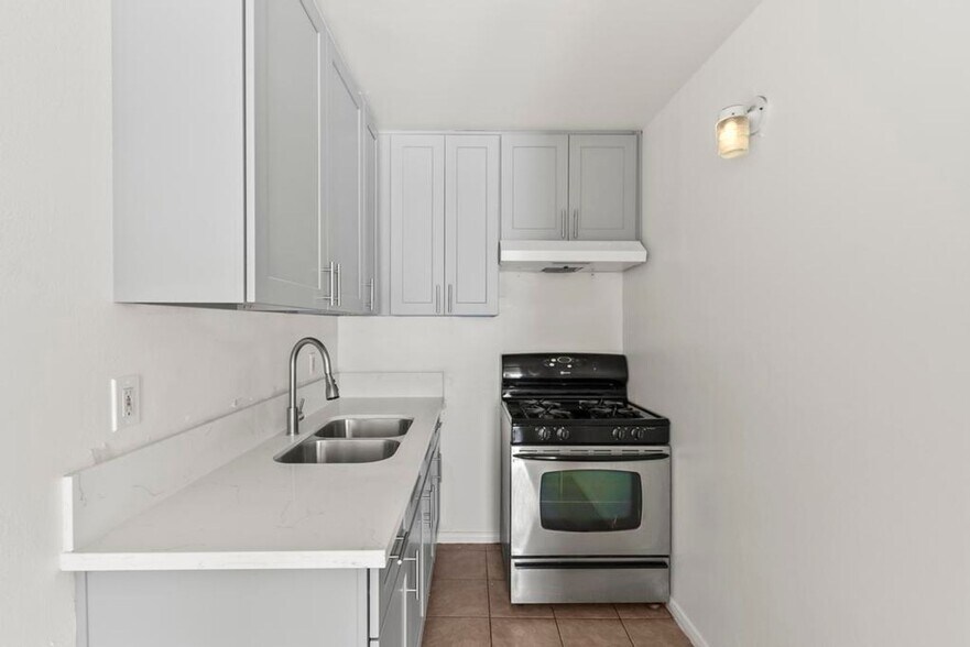 Interior Photo - 11645 Mapledale St