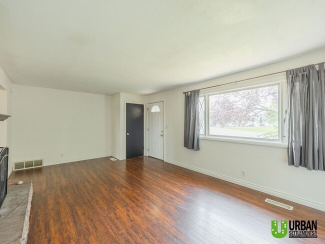 Building Photo - 2104 N Dale Ln