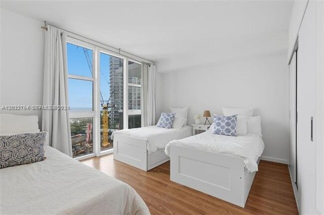 Building Photo - 10275 Collins Ave