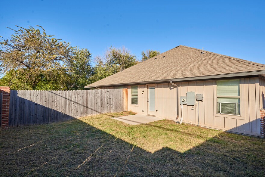 Building Photo - 5219 Oakwood Villas Ct