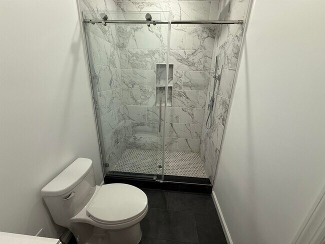 Building Photo - 23 E 44th St