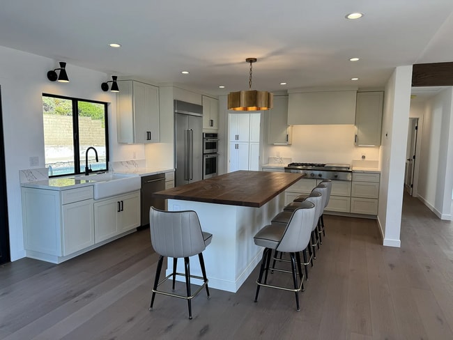 Building Photo - 2940 Sunset Hills