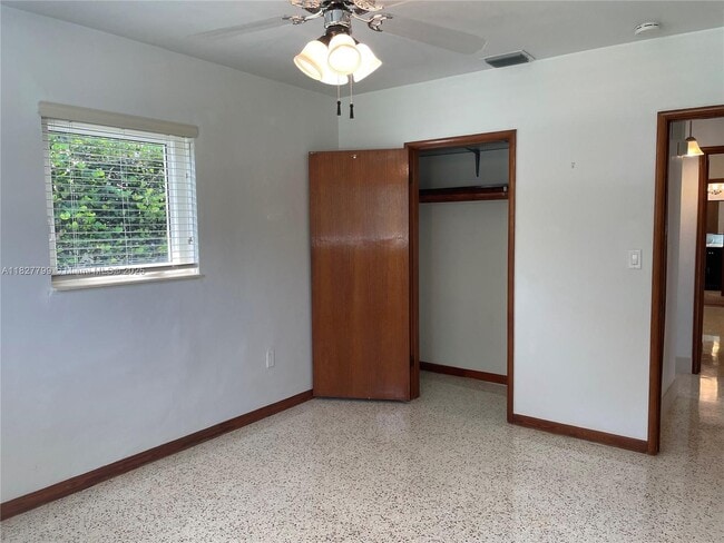 Building Photo - 2920 SW 60th Ct