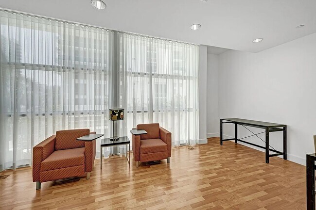 Building Photo - 350 NE 24th St