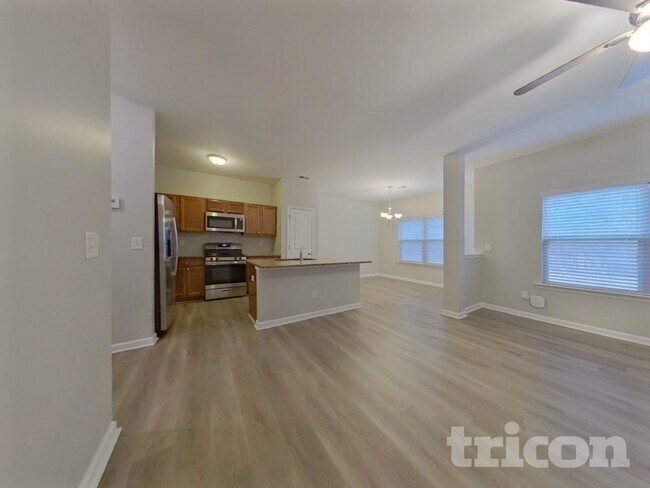 Building Photo - 3333 Lowland Dr