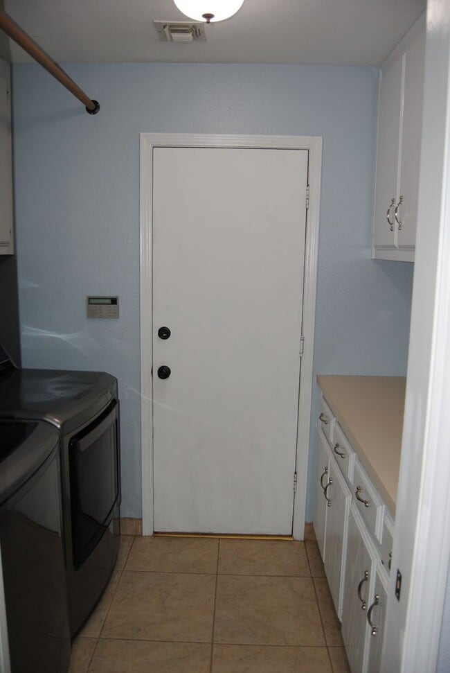 Building Photo - 9305 Brookstone Ct