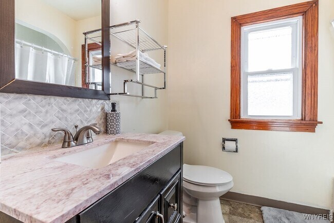 Building Photo - 38 Alexander Ave