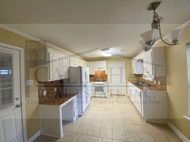 Building Photo - Cabot 3 bedroom with extra garage
