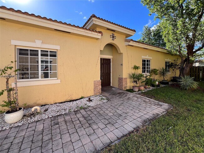 Building Photo - 3353 NE 11th Dr