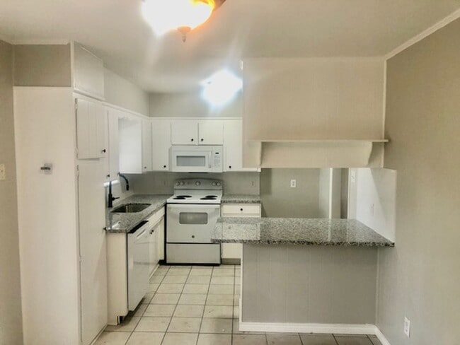 Building Photo - $500 OFF MOVE IN SPECIAL-SOUTH BOSSIER IN ...