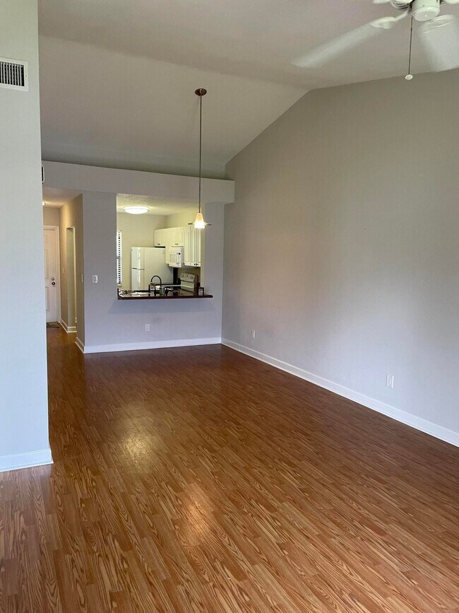 Building Photo - 3031 SE Aster Ln